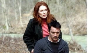 Julianne Moore şi Jonathan Rhys-Meyers