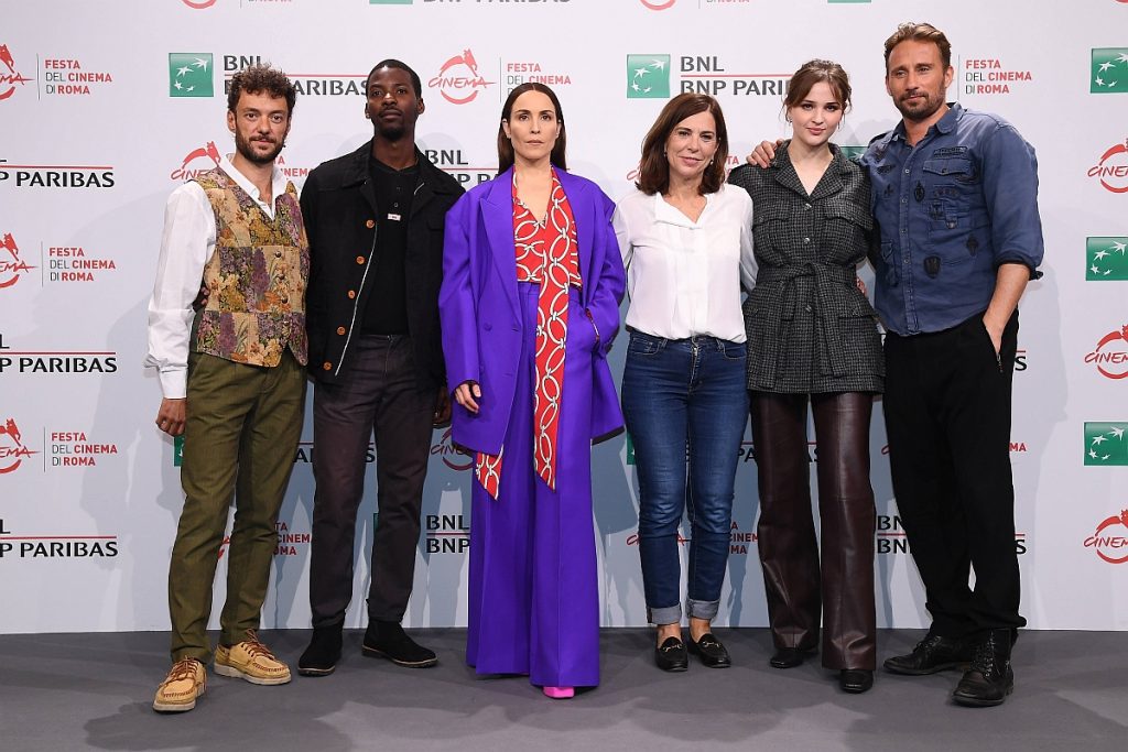 În culisele serialului „Django” cu regizoarea Francesca Comencini și actrița Lisa Vicari: „E plăcut să vezi într-un western femei care nu au nevoie să fie salvate de bărbați, ci se descurcă singure”